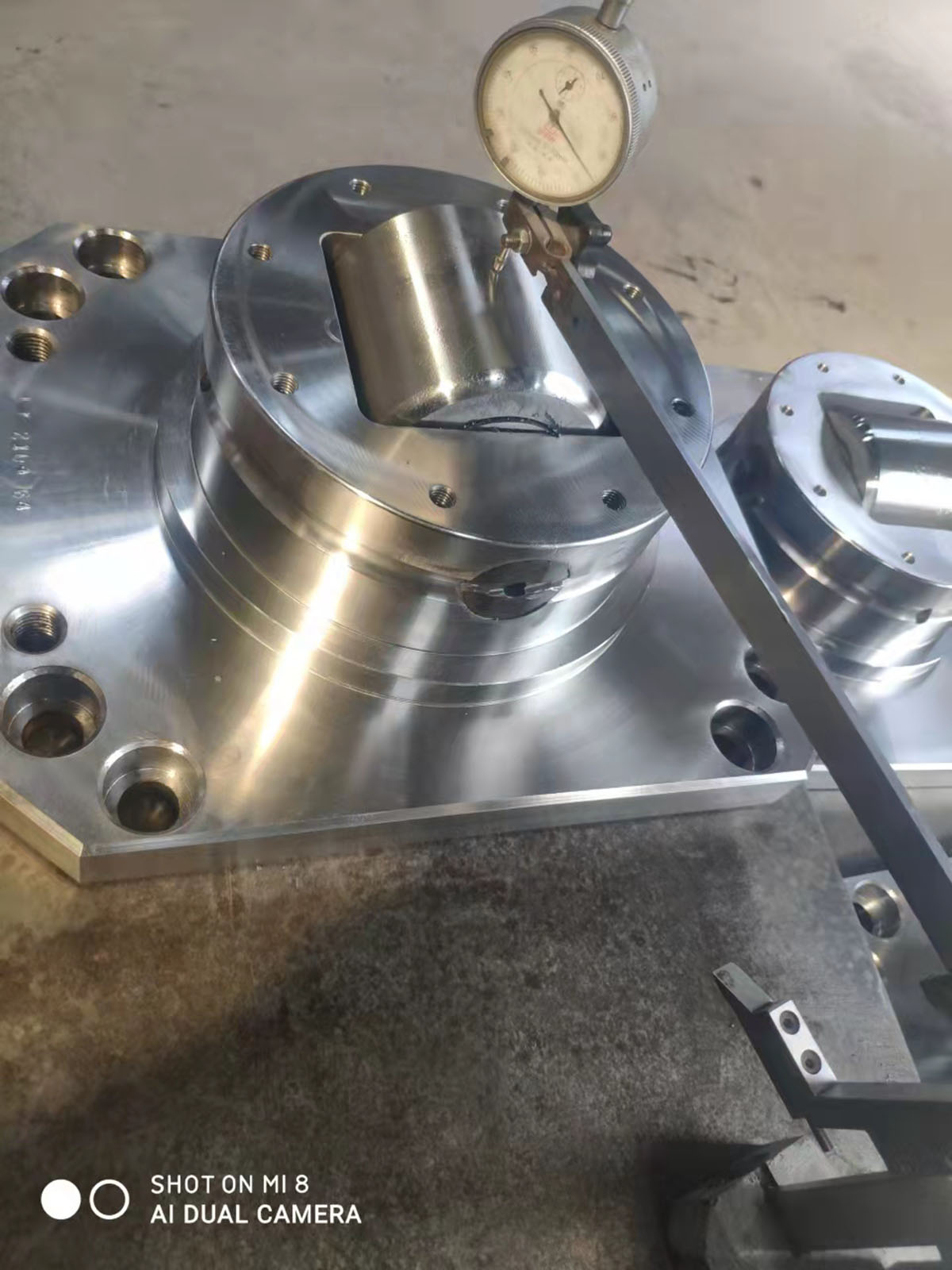 復合滾輪軸承—combined bearing， 又稱組合滾輪軸承